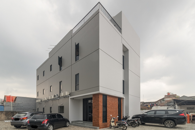 Exterior & Views 1, RedDoorz Plus @ Kedoya, West Jakarta