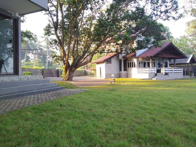 Exterior & Views 2, PADMADEWI ANYER, Serang