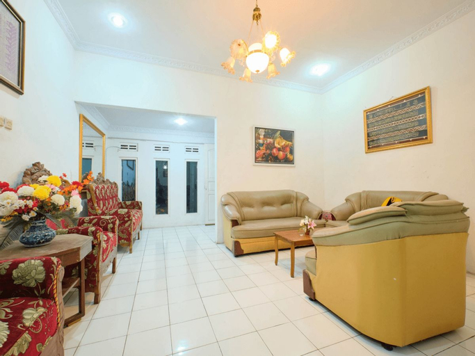 Public Area 3, OYO 2394 Hotel Brosta, Yogyakarta