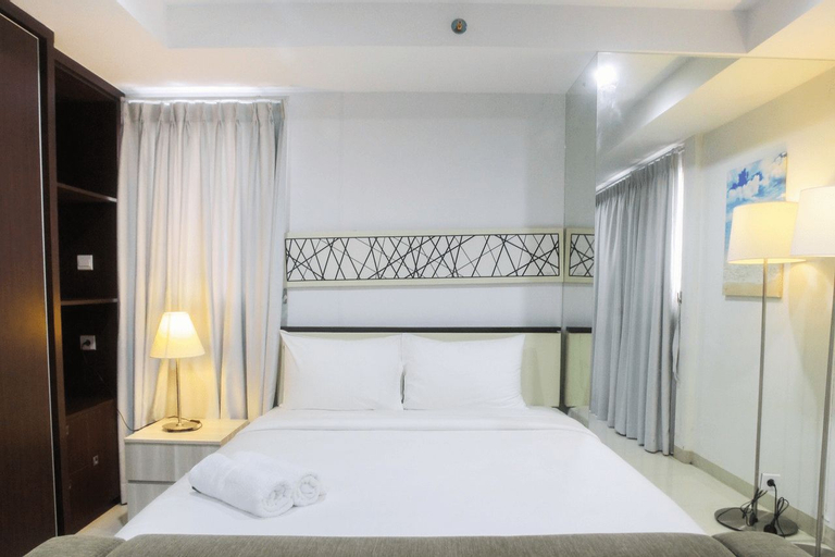 Azalea Suites Cikarang Studio Apartment with Bathtub By Travelio, Cikarang