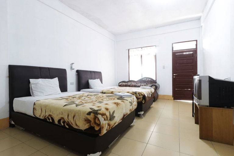 Bedroom 2, Villa Keluarga Bre Batunanggar, Karo
