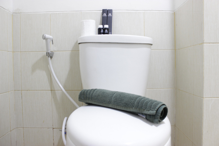 Bathroom 5, Stylish Studio Apartment at Harvard Jatinangor near ITB By Travelio, Sumedang