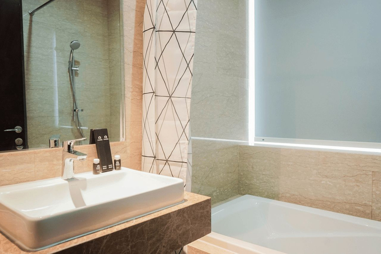 Bathroom 5, Wonderful 2BR Menteng Park Apartment with Private Lift By Travelio, Jakarta Pusat