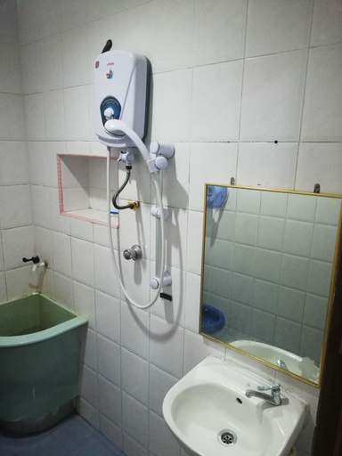 Bathroom, Oriental Riverside Guest House Hostel, Malacca City