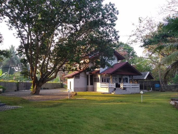PADMADEWI ANYER, Serang