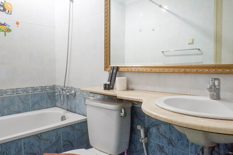 Bedroom 3, Spacious Classic 1BR Apartment at Taman Beverly By Travelio, Surabaya