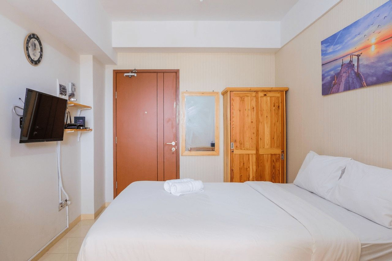 Cozy Studio Room Green Lake View Ciputat Apartment By Travelio, South Tangerang
