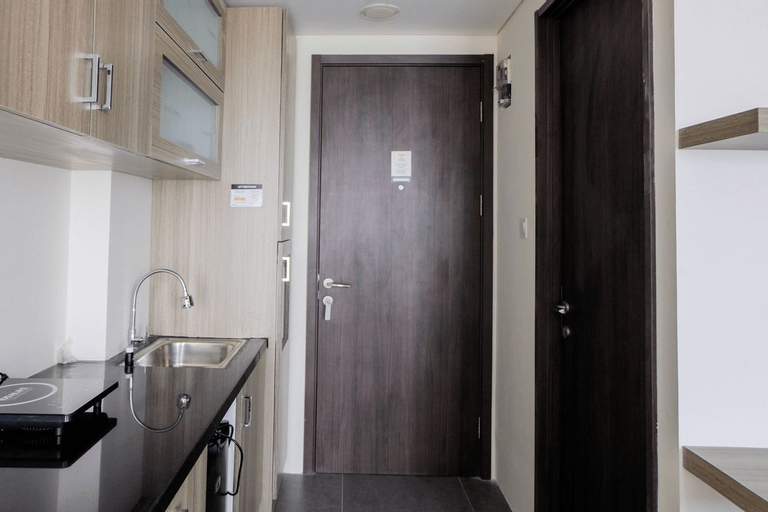 Comfy and Tranquil Studio Room Bintaro Icon Apartment By Travelio, South Tangerang