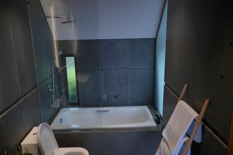 Bathroom 5, Manakala Villa, Bandung