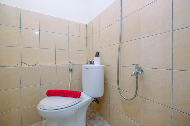 Bedroom 2, Comfort Green Pramuka 2BR Apartment By Travelio, Central Jakarta