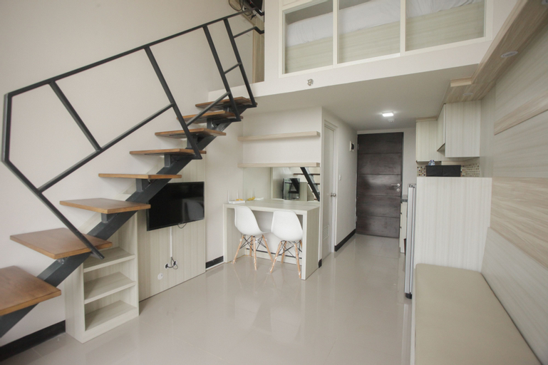Best Value Loft Studio Room Apartment at Amega Crown By Travelio, Sidoarjo