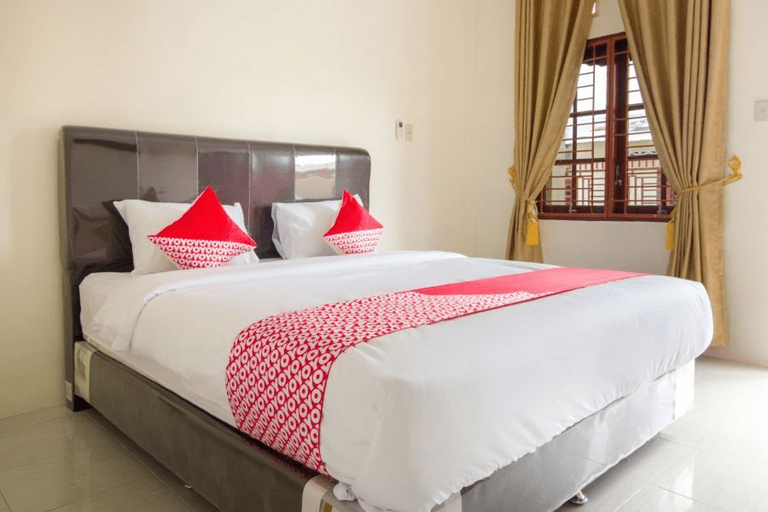 Bedroom 1, OYO 3048 Riahna Residence, Medan
