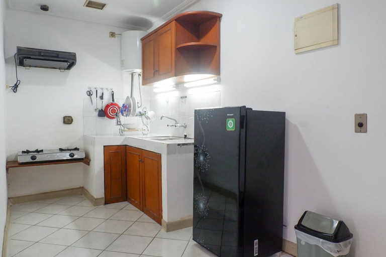 Others 4, Spacious Classic 1BR Apartment at Taman Beverly By Travelio, Surabaya