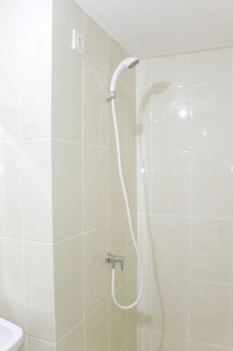 Bathroom 5, Golf View 1BR Apartment at M-Town Residence By Travelio, Tangerang
