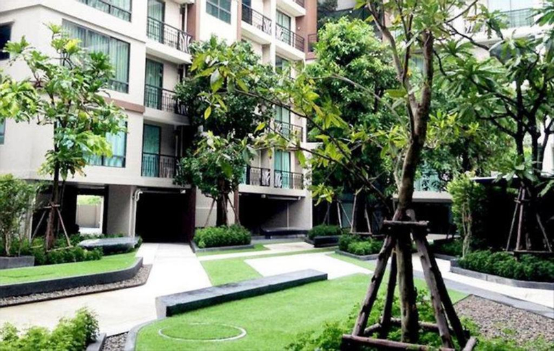 Exterior & Views 11