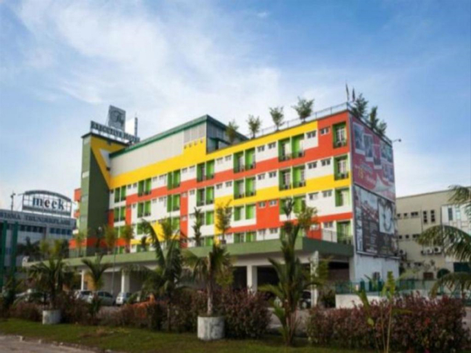 Exterior & Views 3