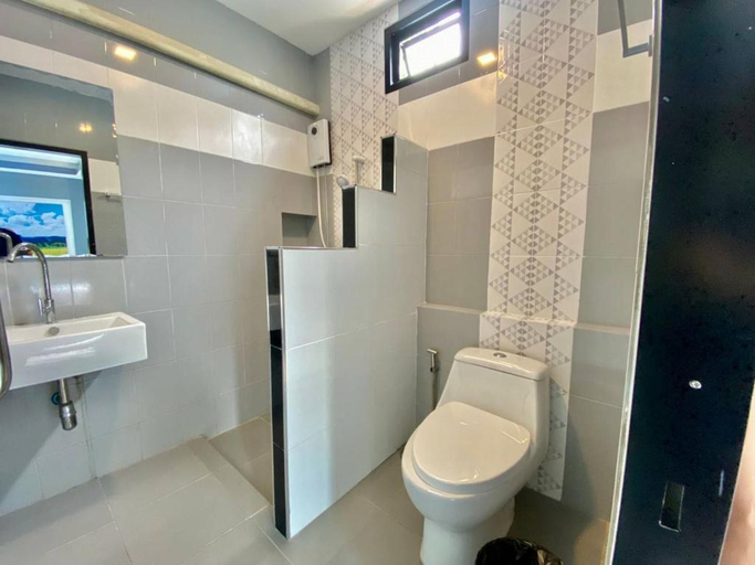 Bathroom 5, Natthaphon Resort Kaeng Krachan, Kaeng Krachan