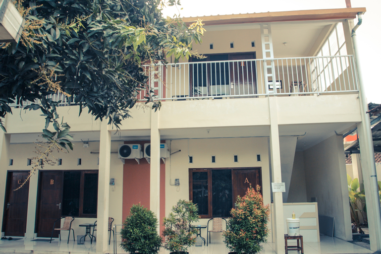 Exterior & Views 2, Teratai Guesthouse Mitra RedDoorz near Tugu Yogyakarta, Sleman
