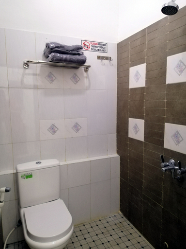 Bathroom 5, Hotel Paragon, Pemalang