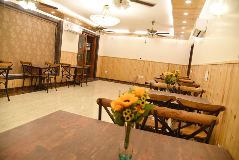 Food & Drinks 5, Staybook Hotel Atlanta New Delhi Train Station, Delhi