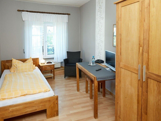 Bedroom 3, Hotel Restaurant Maas, Cochem-Zell