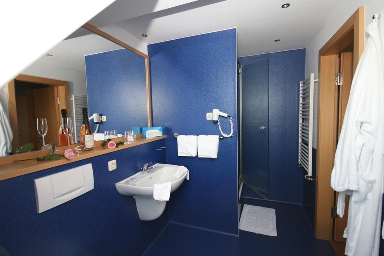 Bathroom 4, Landhaus Lebert Restaurant, Ansbach