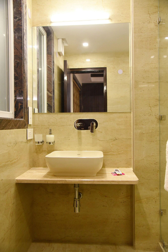 Bathroom 4, Staybook Hotel Atlanta New Delhi Train Station, Delhi
