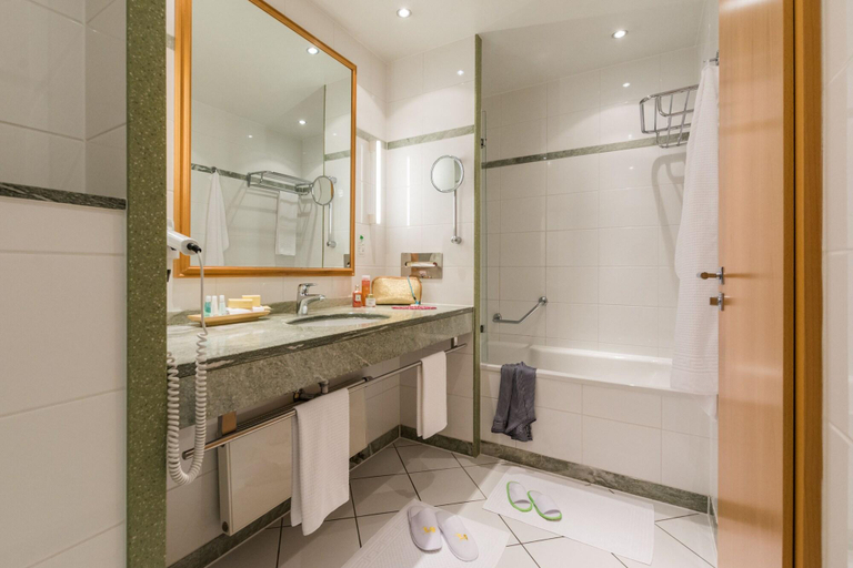 Bathroom 5, Strand Hotel Ha Bner, Rostock