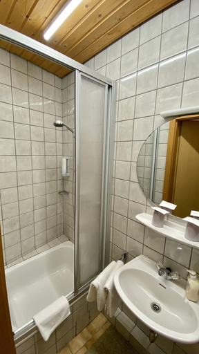 Bathroom 4, Hotel Zur Post, Rhein-Hunsrück-Kreis