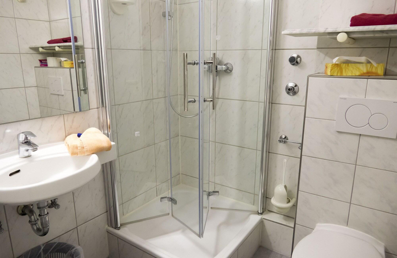 Bathroom 5, Hotel Excelsior, Kassel