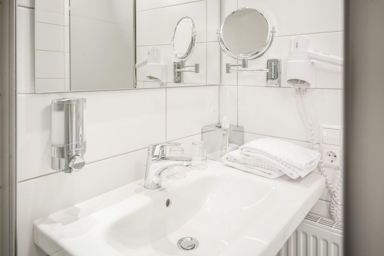 Bathroom 5, Hotel Bischofslinde, Freiburg im Breisgau