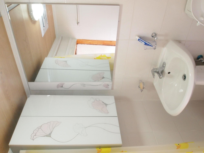 Bedroom 4, Empathy Hanok, Buk