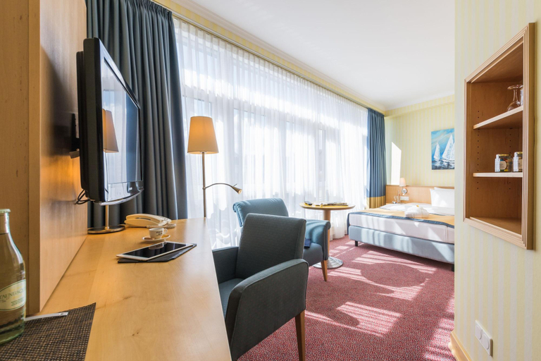 Bedroom 3, Strand Hotel Ha Bner, Rostock
