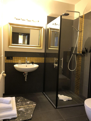 Bathroom 5, Meergut Hotels, Rostock