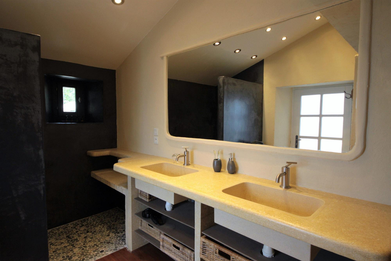 Bathroom 3, Le Moulin de Montségur, Drôme