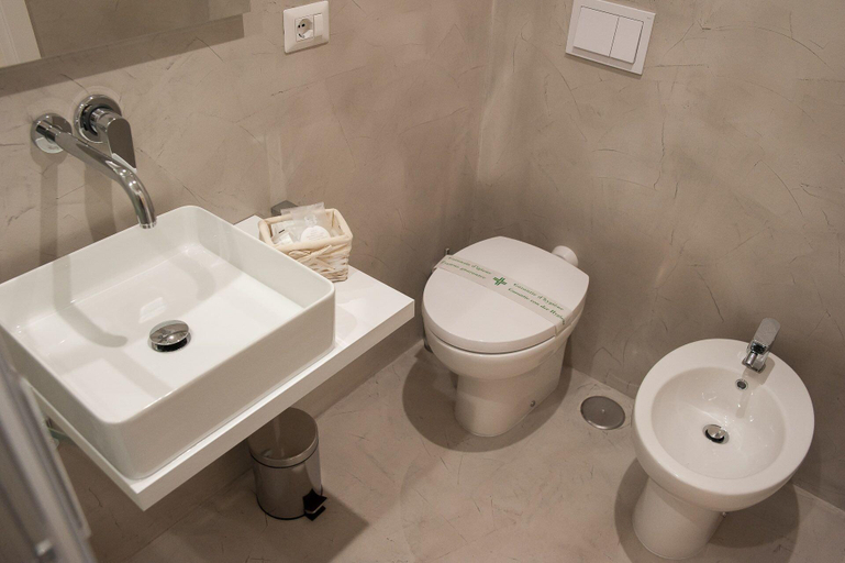 Bathroom 5, Lifestyle Veneto Suite, Rome