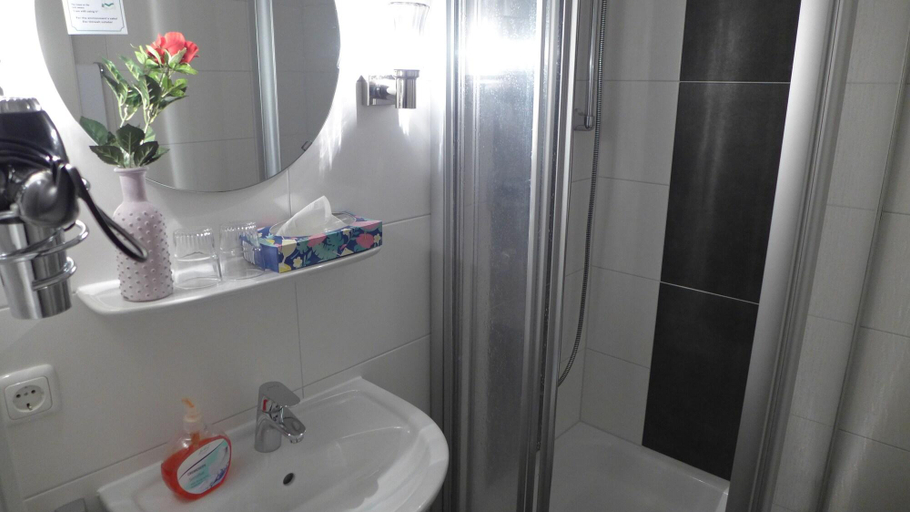 Bathroom 5, Hotel Heidpark, Lüneburg