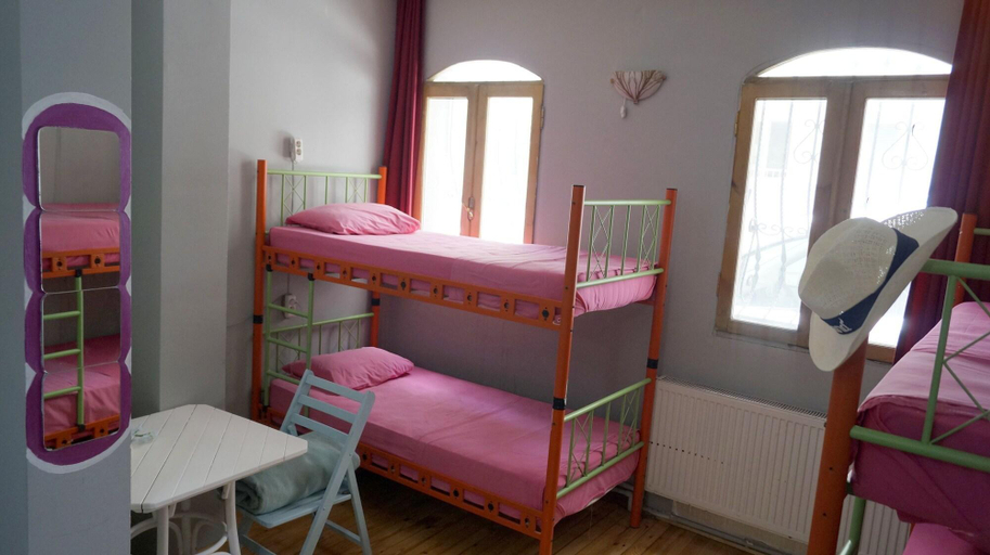 Bedroom 4, Windrose Hostel Istanbul, Beyoğlu
