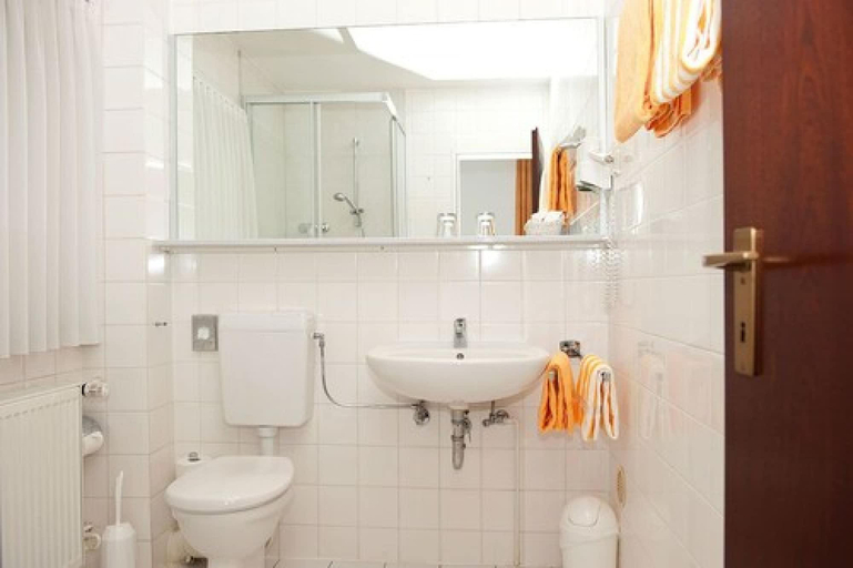 Bathroom 5, Haus Sparkuhl Hotel Garni, Region Hannover