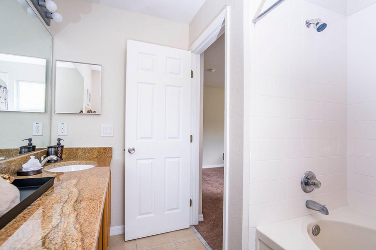Bathroom 5, Regal Paradise, Polk