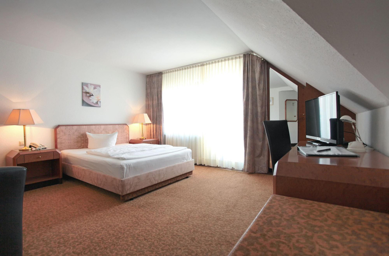 Bedroom 3, Hotel Flora Stuttgart Ma Hringen, Stuttgart