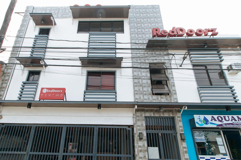 RedDoorz near Christ the King Medical Center, Metro Manila