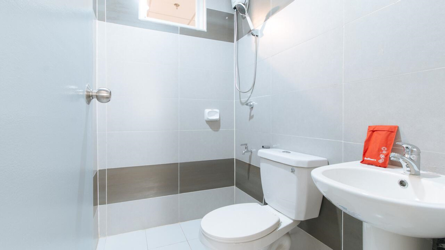 Bedroom 5, RedDoorz Plus @ Torre De Manuel Residences 1, Quezon City