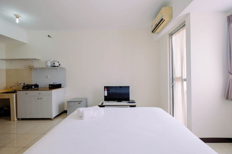 Bedroom 5, Simple Furnished Studio Apartment at Maple Park By Travelio, North Jakarta