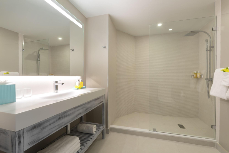 Bathroom 5, Luxury Collection at Sea Breeze Beach House by Ocean Hotels