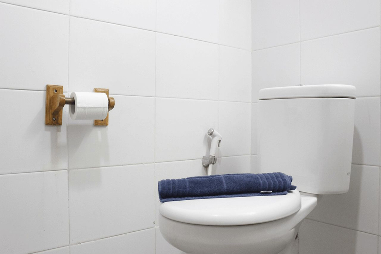 Bathroom, Comfy & Artsy Studio At Beverly Dago Apartment By Travelio, Bandung