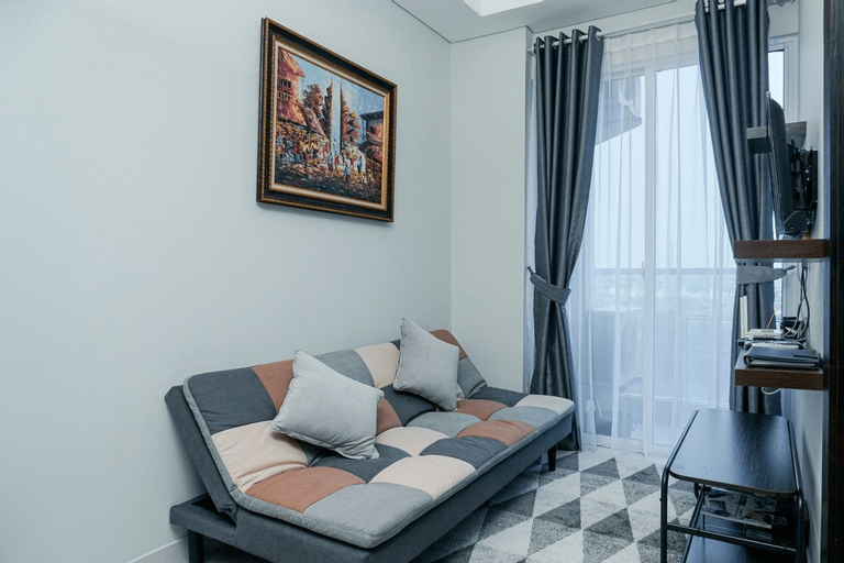 Deluxe Puri Mansion 1BR Apartment with Sofa Bed By Travelio, West Jakarta