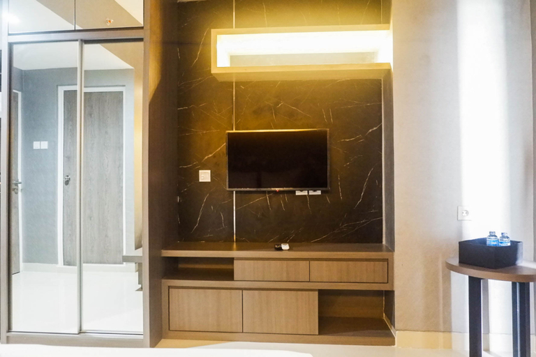 Public Area 2, Modern Spacious Studio Room Apartment at Taman Melati By Travelio, Surabaya