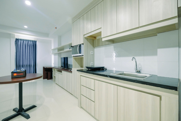 Modern Studio Apartment at Azalea Suites Cikarang By Travelio, Cikarang
