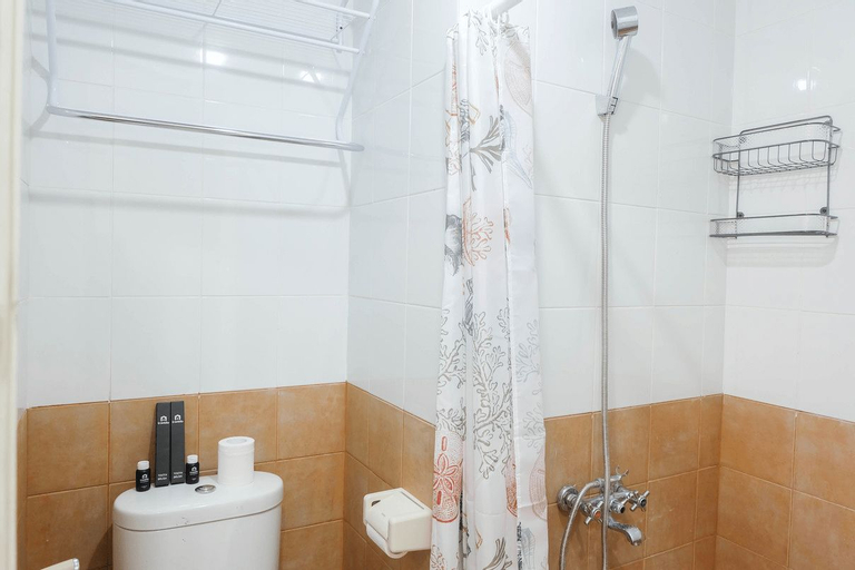Bedroom 5, Fully Furnished and Comfortable 2BR Green Pramuka Apartment By Travelio, Central Jakarta
